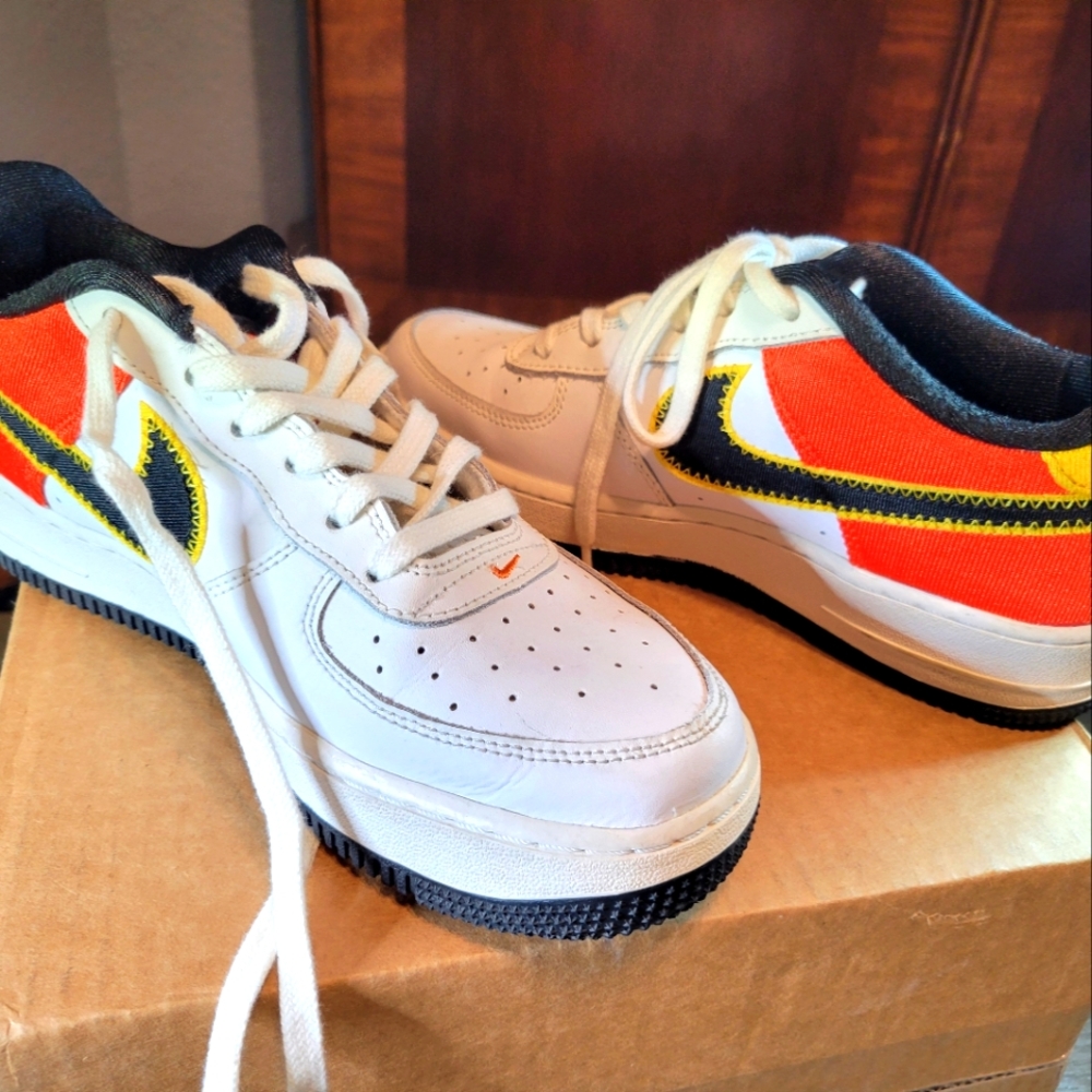 Nike Air Force 1 Low Rayguns Sneakers Shoes DD9530-100 Boys Youth Size 7Y - Picture 2 of 12